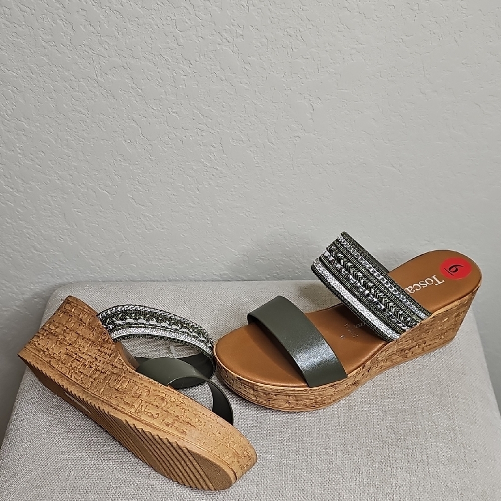 Toscanella Wedge Green, Silver Rhinestone Detail Size 6 NWOT